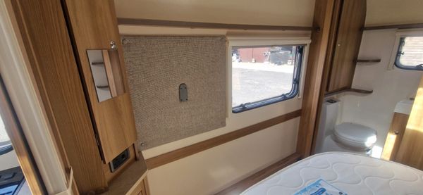 Bailey Pegasus Island Bed Caravan 386342696