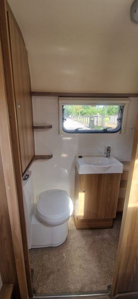 Bailey Pegasus Island Bed Caravan 386342699