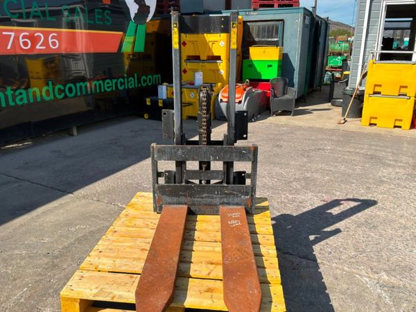 COMPACT FORKLIFT HYDRAULIC MAST..........1593d. 386389960