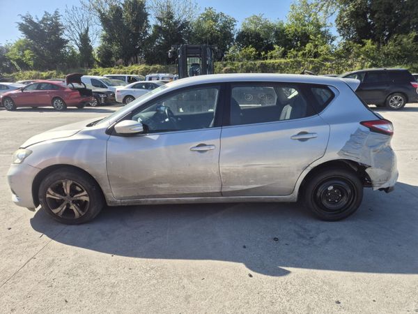 2016 Nissan Pulsar *For Parts* 386452591
