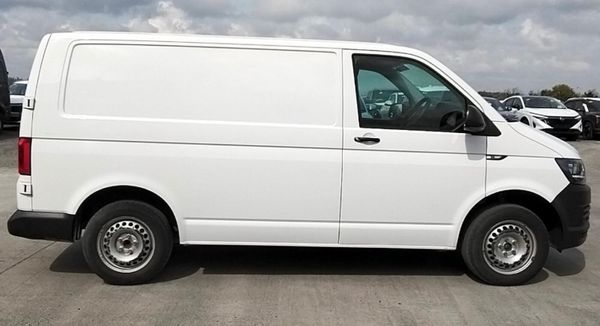 2019 Volkswagen Transporter / Automatic 386420335
