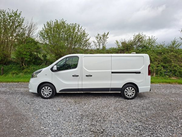 Renault Trafic 211 LWB 2.0L Excellent Condition 386551116
