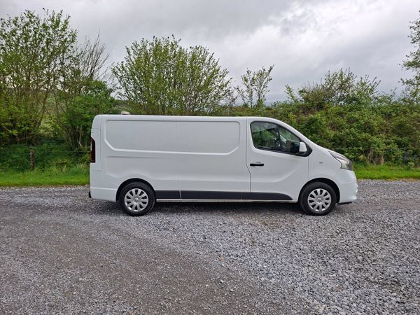Renault Trafic 211 LWB 2.0L Excellent Condition 386551257