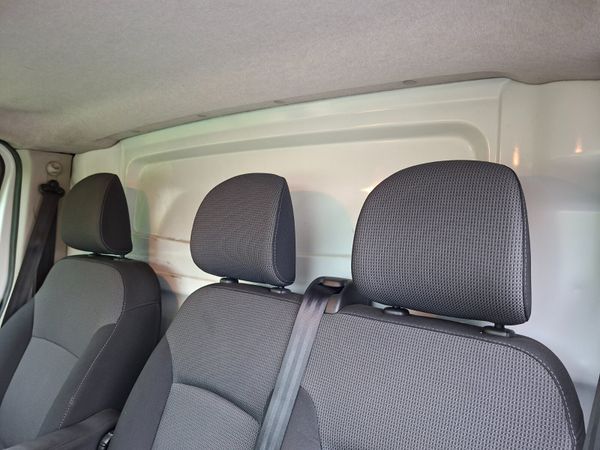 Renault Trafic 211 LWB 2.0L Excellent Condition 386551299