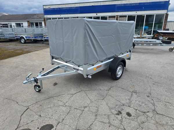 Trailer with cover 386782985
