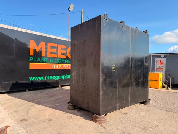 16,000 litres heavy duty steel fuel / water tank . 386841561