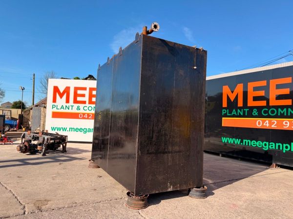 16,000 litres heavy duty steel fuel / water tank . 386841570