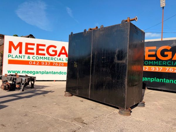 16,000 litres heavy duty steel fuel / water tank . 386841571