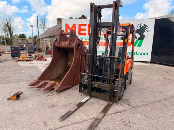 110mm / 100mm bucket to suit 50 / 60 ton machine.. 386847026