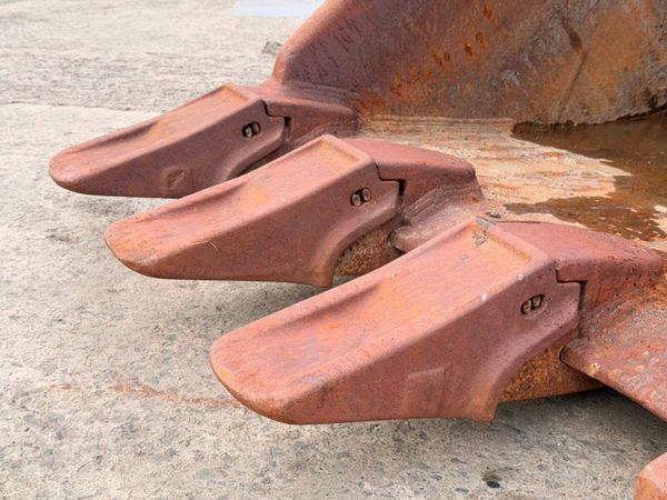 110mm / 100mm bucket to suit 50 / 60 ton machine.. 386847029