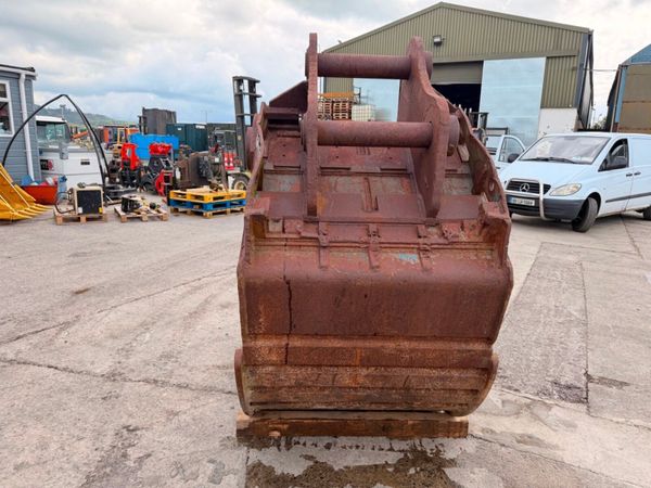 110mm / 100mm bucket to suit 50 / 60 ton machine.. 386847038