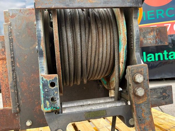3.5 TONNE BREVINI HYDRAULIC WINCH.........1093t. 386852310