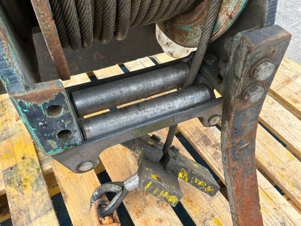 3.5 TONNE BREVINI HYDRAULIC WINCH.........1093t. 386852316