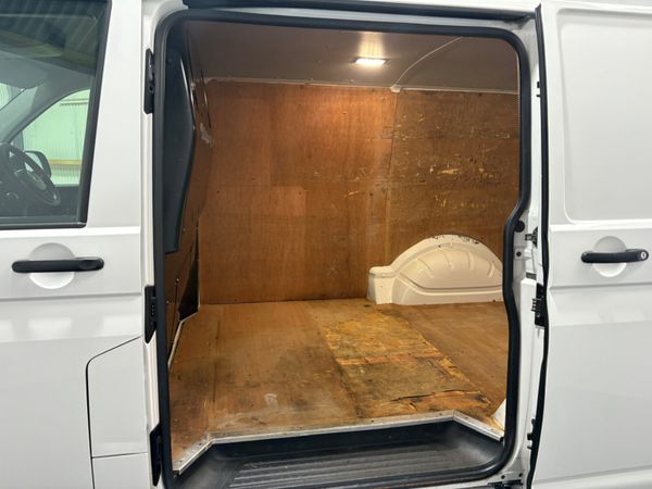 2018 Volkswagen Transporter T6 2.0 TDi 150 Bhp 386861641