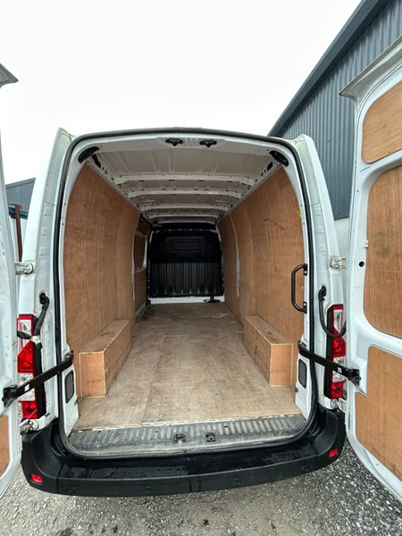 2022 Renault Master ‘ Manufactures warranty 10/27 386885592