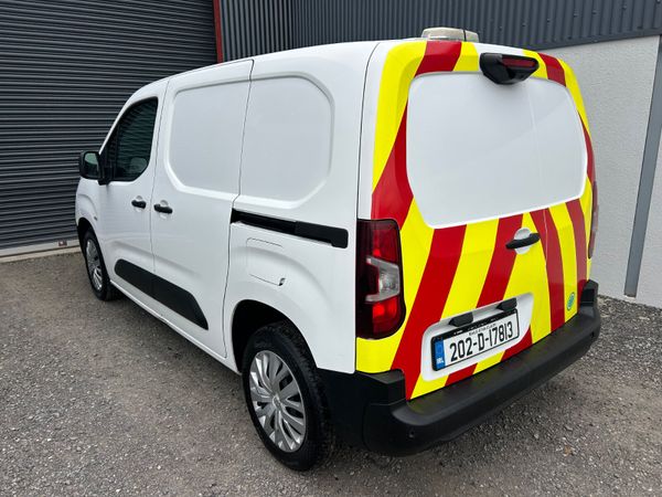 2020 Peugeot Partner Professional 386887698