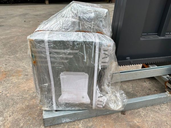 16ft REMOTE CONTROL SLIDING GATE.......1977D. 386829901