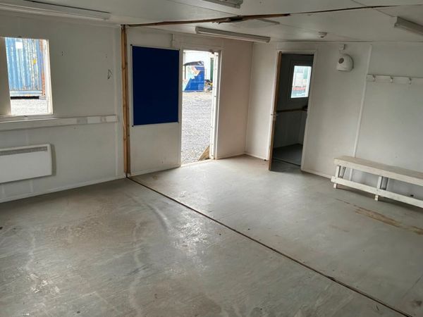 40ft x 32ft MODULAR CONTAINER /  SITE OFFICE. 386910994