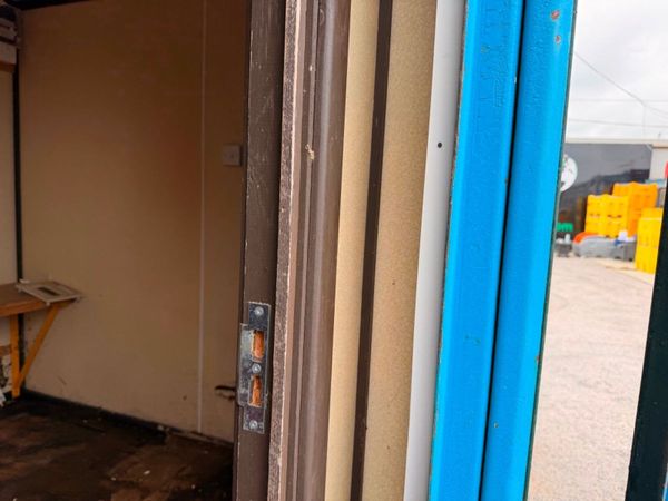 21 x 9 CHANGING / DRYING ROOM + SHOWER.1266P 386914351