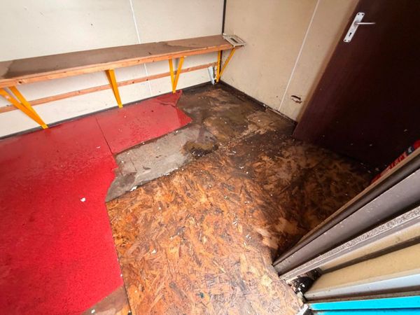 21 x 9 CHANGING / DRYING ROOM + SHOWER.1266P 386914354