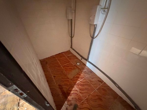 21 x 9 CHANGING / DRYING ROOM + SHOWER.1266P 386914360