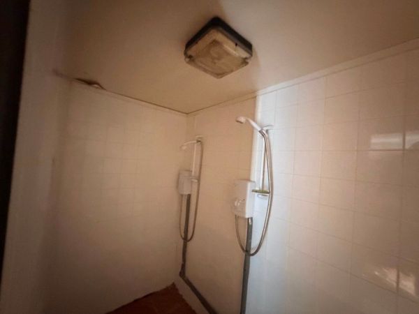 21 x 9 CHANGING / DRYING ROOM + SHOWER.1266P 386914361
