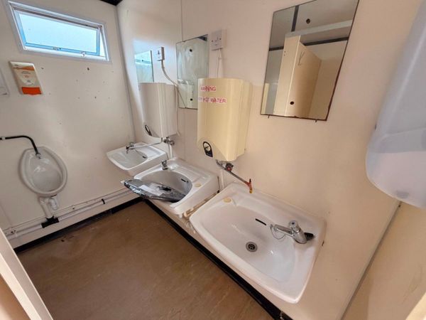16 X 9 TOILET BLOCK UNIT ...male / female ...820p 386914380