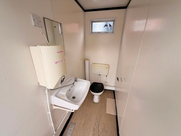 16 X 9 TOILET BLOCK UNIT ...male / female ...820p 386914385