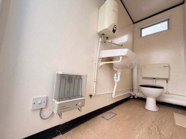 16 X 9 TOILET BLOCK UNIT ...male / female ...820p 386914387