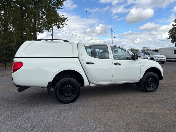Mitsubishi L200 387044765