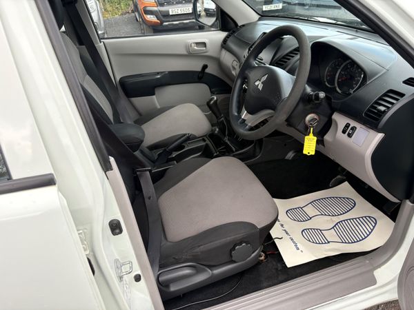 Mitsubishi L200 387044768