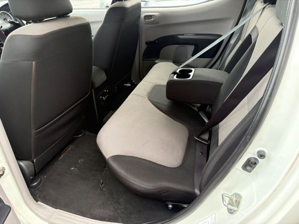 Mitsubishi L200 387044777