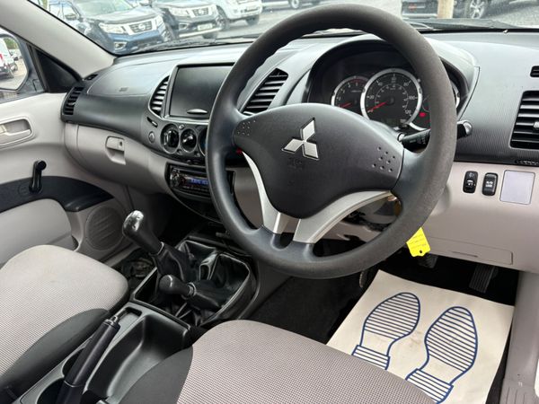 Mitsubishi L200 387044782