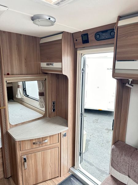 ✨STUNNING SWIFT CORNICHE 4 BERTH FIXED BED✨ 387096056