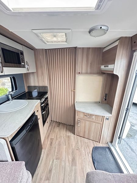 ✨STUNNING SWIFT CORNICHE 4 BERTH FIXED BED✨ 387096057