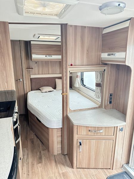 ✨STUNNING SWIFT CORNICHE 4 BERTH FIXED BED✨ 387096058