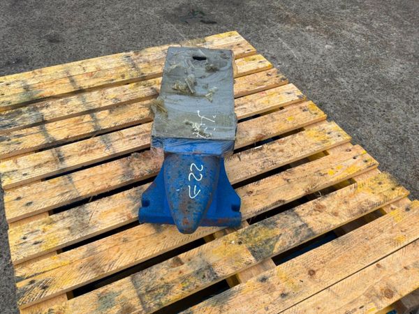 UNUSED / NEW   CAST IRON ANVIL......90kg.......349 387005840