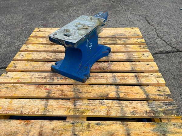 UNUSED / NEW   CAST IRON ANVIL......90kg.......349 387005841