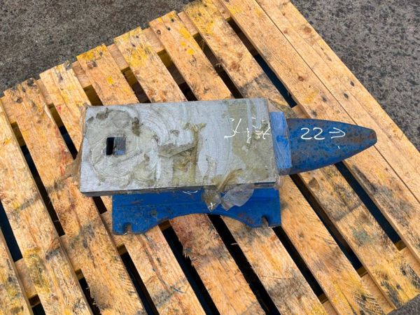 UNUSED / NEW   CAST IRON ANVIL......90kg.......349 387005843