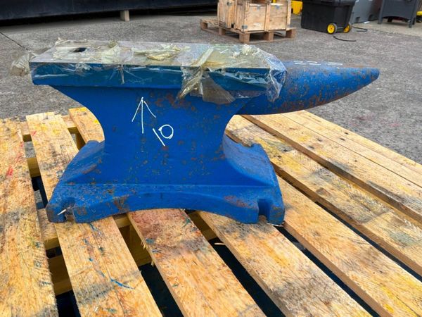 UNUSED / NEW   CAST IRON ANVIL......90kg.......349 387005832