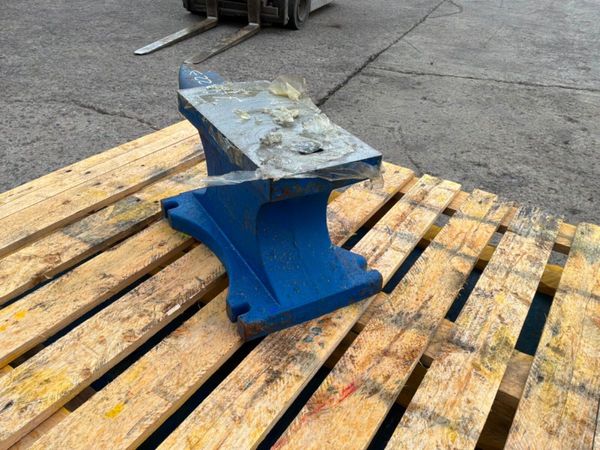 UNUSED / NEW   CAST IRON ANVIL......90kg.......349 387005834