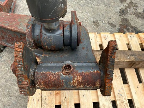 HYDRAULIC  STABILISER / JACK LEGS ASSEMBLY. 387033567