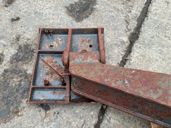 HYDRAULIC  STABILISER / JACK LEGS ASSEMBLY. 387033569