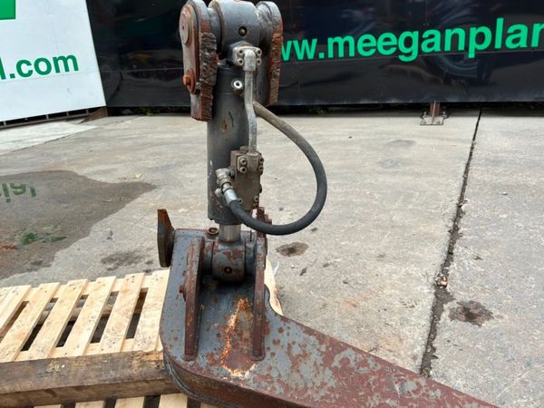 HYDRAULIC  STABILISER / JACK LEGS ASSEMBLY. 387033573