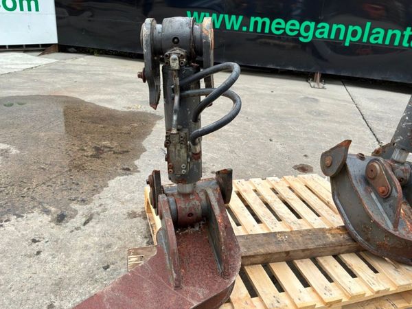 HYDRAULIC  STABILISER / JACK LEGS ASSEMBLY. 387033575