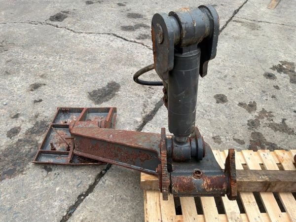 HYDRAULIC  STABILISER / JACK LEGS ASSEMBLY. 387033583