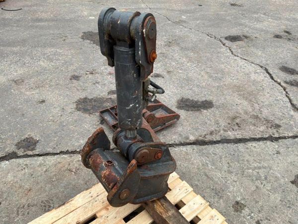 HYDRAULIC  STABILISER / JACK LEGS ASSEMBLY. 387033588