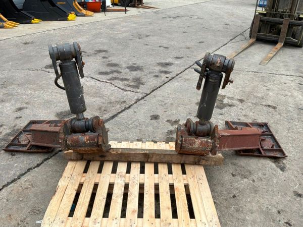HYDRAULIC  STABILISER / JACK LEGS ASSEMBLY. 387033590