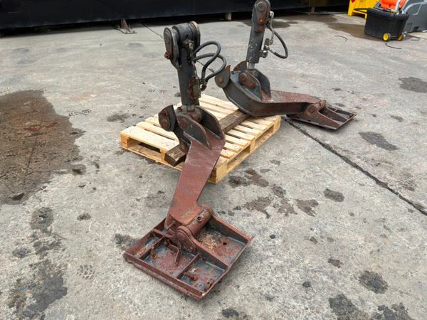 HYDRAULIC  STABILISER / JACK LEGS ASSEMBLY. 387033591