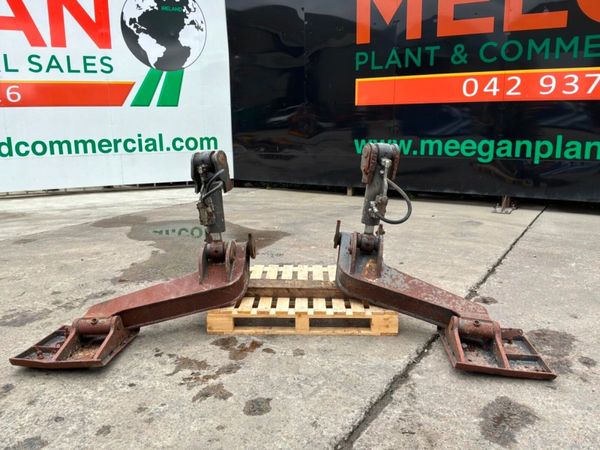 HYDRAULIC  STABILISER / JACK LEGS ASSEMBLY. 387033594